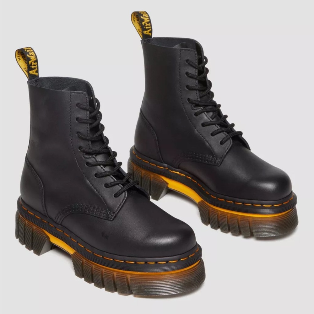 DR. MARTENS AUDRICK CONTRAST SOLE LEATHER PLATFORM ANKLE BOOTS 8 WMN NEW IN BOX!